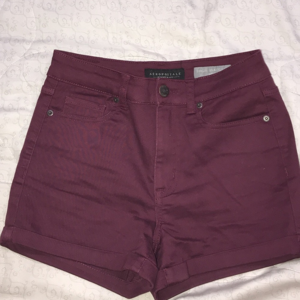 HIGHWAISTED BURGUNDY SHORTS